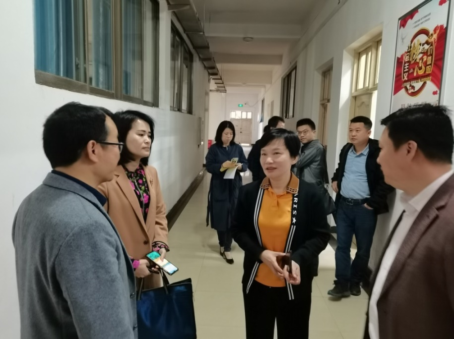 说明: D:\教学办文档\教学办公室(2016.9-2018.11)\教学通讯\BBIN宝盈集团2021年春教学通讯\党委书记闫英姿到BBIN宝盈集团听课新闻稿\IMG_20210426_084106.jpg
